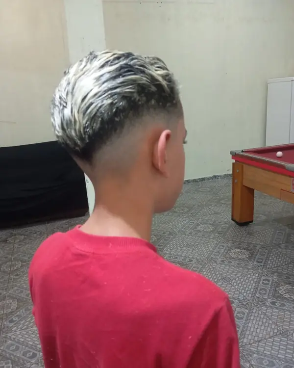 Luzes platinadas com degradê, vista de trás