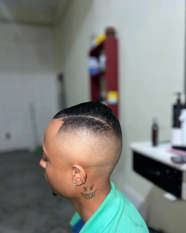 Degradê alto com risca lateral